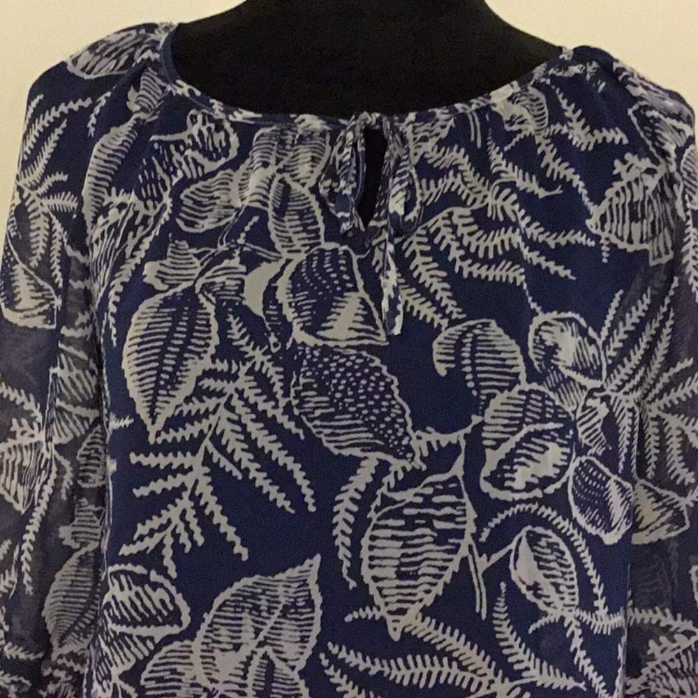BANANA Republic Pullover Top - Picture 2 of 3